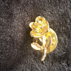 Vintage Gold Tone Long Stem Rose Lapel Pin Tie Tack‎